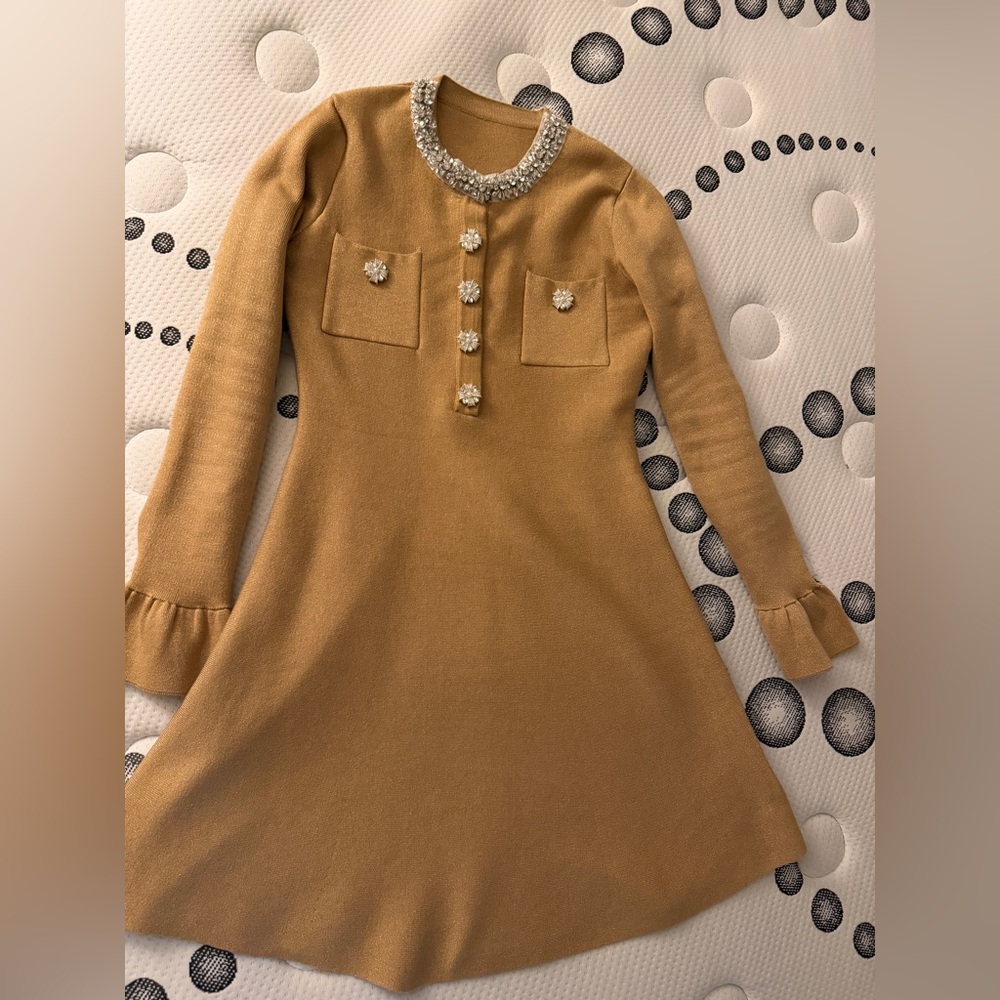 Elegant knit Dress with Pearl